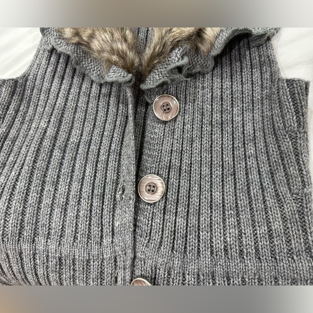 Sioni Gray Knit Cardigan with Faux Fur Collar - Picture 14 of 15